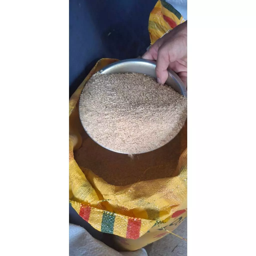 กากถั่วเหลืองTVOแบ่งใส่ถุงขาว 5/20กก.โปรตีน45%ผสมอาหาร แพะแกะ โค กระบือ ภาพที่ 3